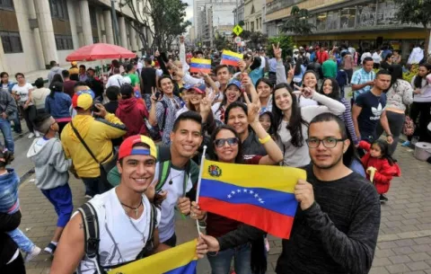 Venezolanos y colombianos, los que más solicitudes de refugiados tramitan en Panamá