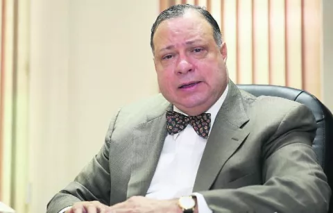 Gilberto Boutin recibe condecoración de Francia