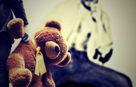 Menor intenta suicidarse luego de que su padre la obligara a practicarle sexo oral 