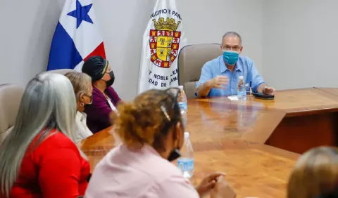 Alcalde José Luis Fábrega se niega a dejar morir  su proyecto del mercado del marisco