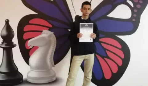 André Méndez en el podio por Panamá en el Mundial de Ajedrez Escolar