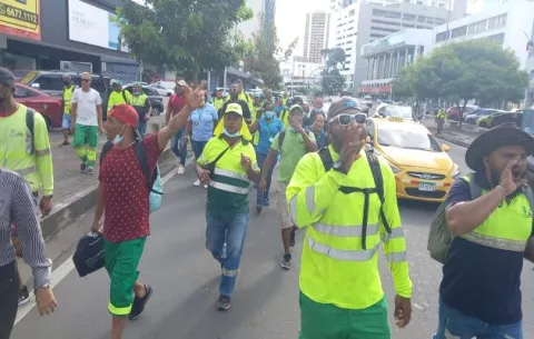 Persiste crisis en recolección de basura en Ciudad de Panamá, en medio de huelga de trabajadores