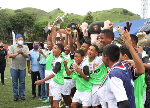 Mateo Iturralde y Amelia Denis De Icaza se coronan en el torneo, 'Las Estrellas de San Miguelito'