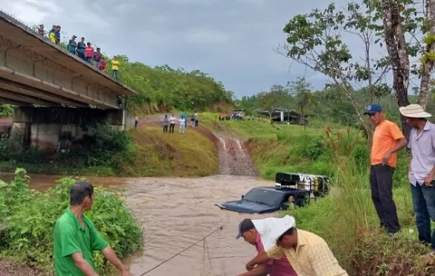 Puente sin terminar casi provoca tragedia en el corregimiento de Santa Rosa de Capira