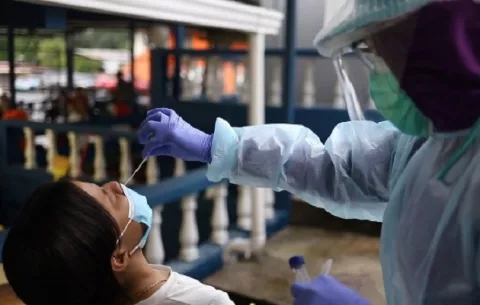 Cinco fallecimientos y  1,826 casos nuevos de covid-19 se registran este viernes en Panamá