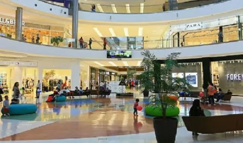 Ligera alza en ventas en centros comerciales