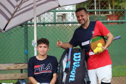 Chad Valdés entrena con agenda apretada