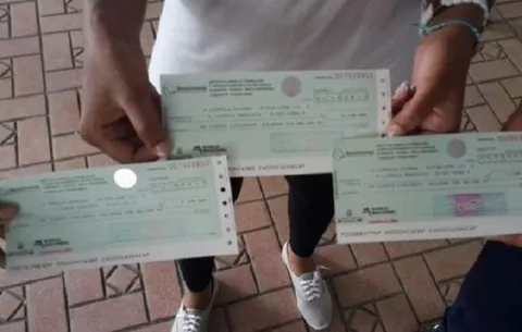 Destituyen a funcionarios del Ifarhu que cambiaban cheques próximos a vencer