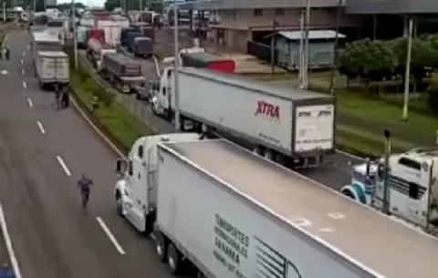 Transportistas de carga agrícola en Chiriquí se mantienen en paro contra el alza del combustible
