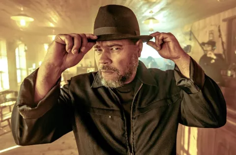 'El Chombo' vuelve a generar debate en redes sociales tras un comentario en el 'show' de Nicky Jam
