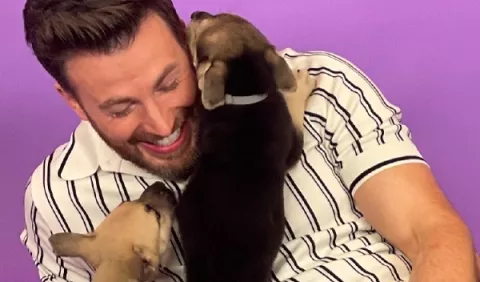 Chris Evans narra la emotiva historia de cómo adoptó a 'Dodger': 'Fue la mejor decisión de mi vida'