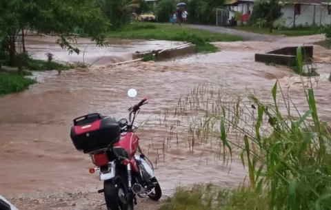 Fuertes lluvias vuelven a inundar varias comunidades de Colón