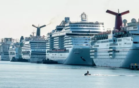 Tres grandes compañías de cruceros pondrán en junio todos sus barcos a navegar; 365 barcos en operación