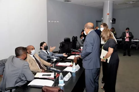 Alcaldes y representantes no podrán usar recursos de descentralización para gastos de funcionamiento