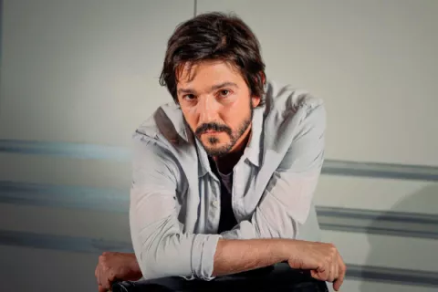 Diego Luna sienta a la mesa a América Latina y a España para reencontrarse