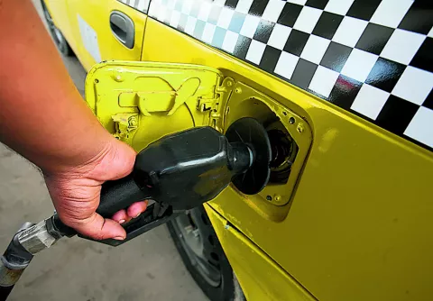 Empieza a regir estabilización del precio del combustible para transporte de pasajeros; ¿qué debe saber el benficiario?