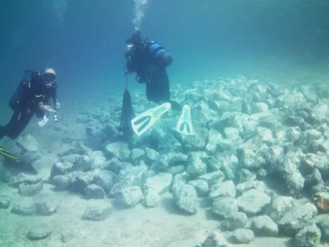 Descubren restos arqueológicos de hace más de 8,000 años en el mar Egeo