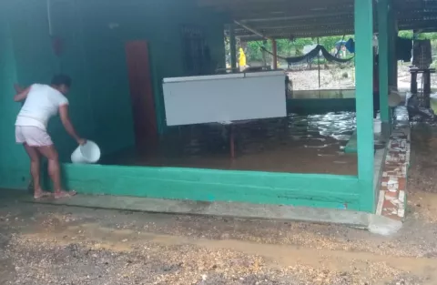 Inundaciones en la Costa Arriba de Colón afectan viviendas en la Guayra y Juan Gallego 