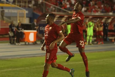 Panamá despierta en el segundo tiempo y cumple ante Costa Rica