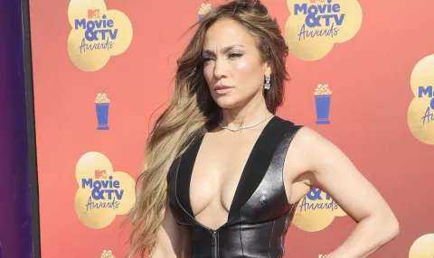 Jennifer López, Zendaya y Tom Holland triunfan en los premios MTV del cine