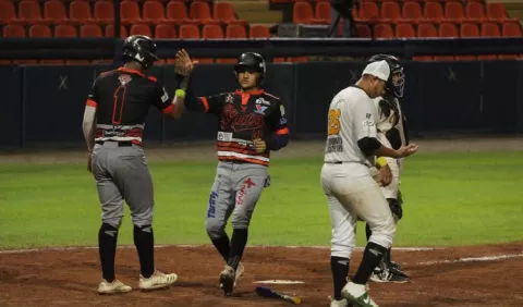 Coclé asegura  liderato; Los Santos cae, pero avanza en el béisbol mayor