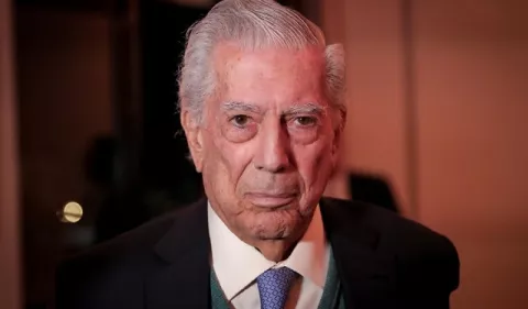 Mario Vargas Llosa, patrono de honor del Teatro Real de España