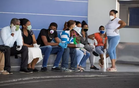 Doctor Julio Sandoval: 'Autoridades debe eliminar la obligatoriedad del uso de mascarillas'