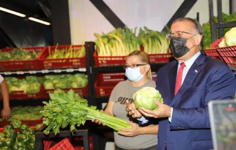 Transportistas de carga agrícola abastecen Merca Panamá y se inscriben para recibir combustible a $3.95