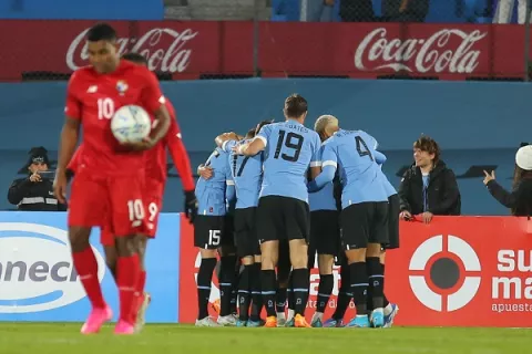 Uruguay hizo fiesta de goles con Panamá