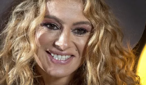 Paulina Rubio alerta en un video del riesgo de dejar mascotas dentro de autos