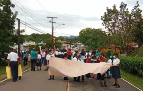 Paro se mantiene en la escuela primaria de Los Pozos en la provincia de Herrera