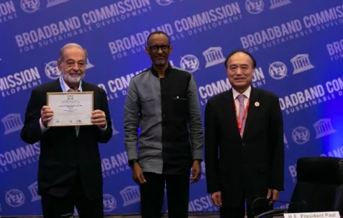 Fundación Carlos Slim y América Móvil son reconocidos por su innovación tecnológica para la salud