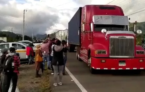 Transportistas de carga agrícola de Tierras Altas logran acuerdo con el gobierno y levantan paro