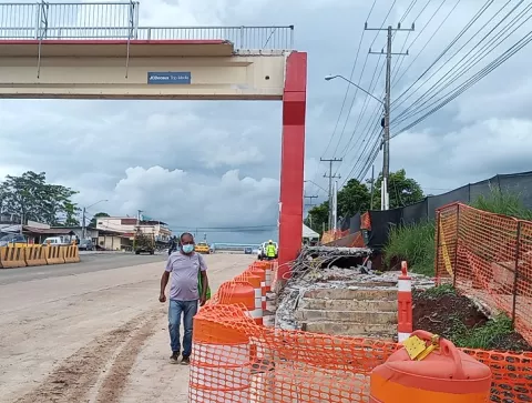 Desmontan puente peatonal en Nuevo Arraiján por la construcción de la Línea 3 del Metro