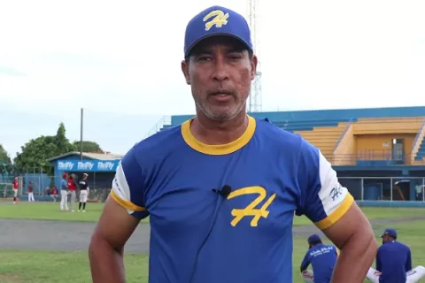 Rodrigo Tello mejor director; Enoc Watts el novato, en el béisbol mayor    
