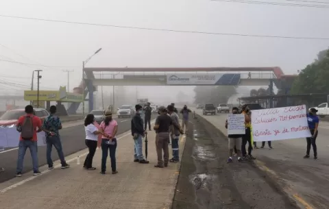 Salieron a protestar por el mal estado de las calles en la ciudad de Santiago