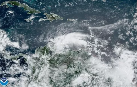 Emiten vigilancia de huracán y tormenta tropical para Nicaragua y Costa Rica