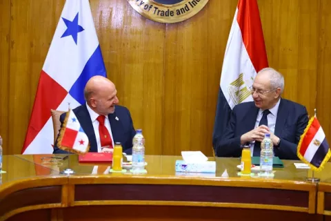 Acuerdo de cooperación económica suscribe la Zona Libre de Colón en Egipto