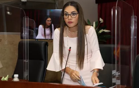 Zulay Rodríguez: 'No hay plata para congelar el combustible del pueblo, pero sí para los magnates del turismo'
