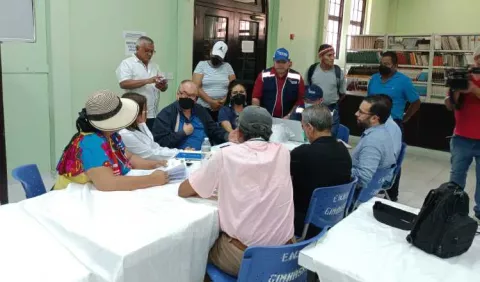 'Del Gobierno depende que haya humo blanco en medio de la protesta'