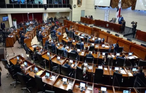 ¿Cuántos diputados se han reelecto como presidentes de la Asamblea Nacional, sumando a Crispiano Adames?