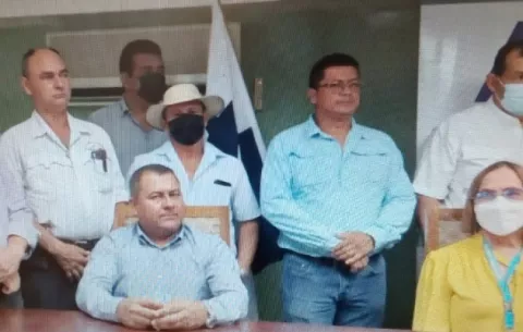 Alcaldes de provincias centrales piden pronta apertura de calles y retorno a clases