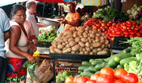 Salarios no alcanzan para comer  tres veces al día