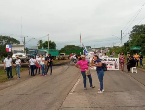 En la región de Azuero, moradores piden un alto a los cierres de vías 