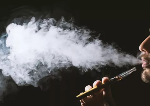 Panamá en lista de 40 naciones que restringen uso de cigarrillos electrónicos