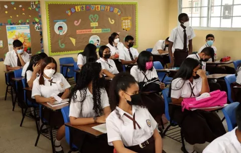 Clases se extenderían hasta el 30 de diciembre; graduaciones y nivelaciones serían en enero