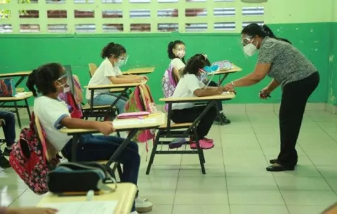 Confederación Nacional de Padres de Familia exige el regreso inmediato a clases