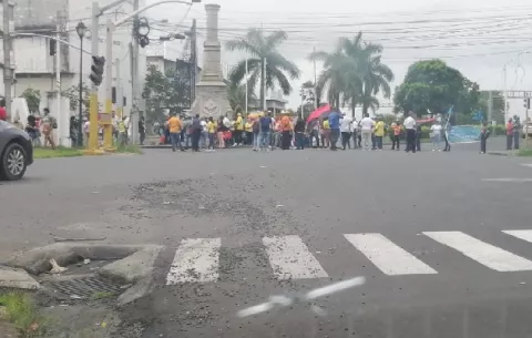 Autoridades y el sector privado de Colón piden evitar los cierres de calles y llaman al diálogo