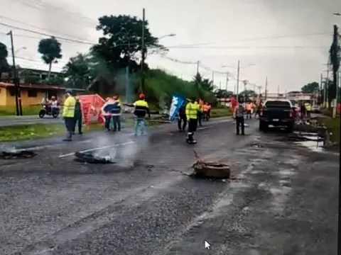Paralización continúa en la provincia de Colón, con caminatas y cierres de vías 