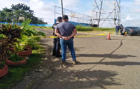 Tres hombres y una mujer resultaron heridos este fin de semana en diversos hechos violentos en Colón